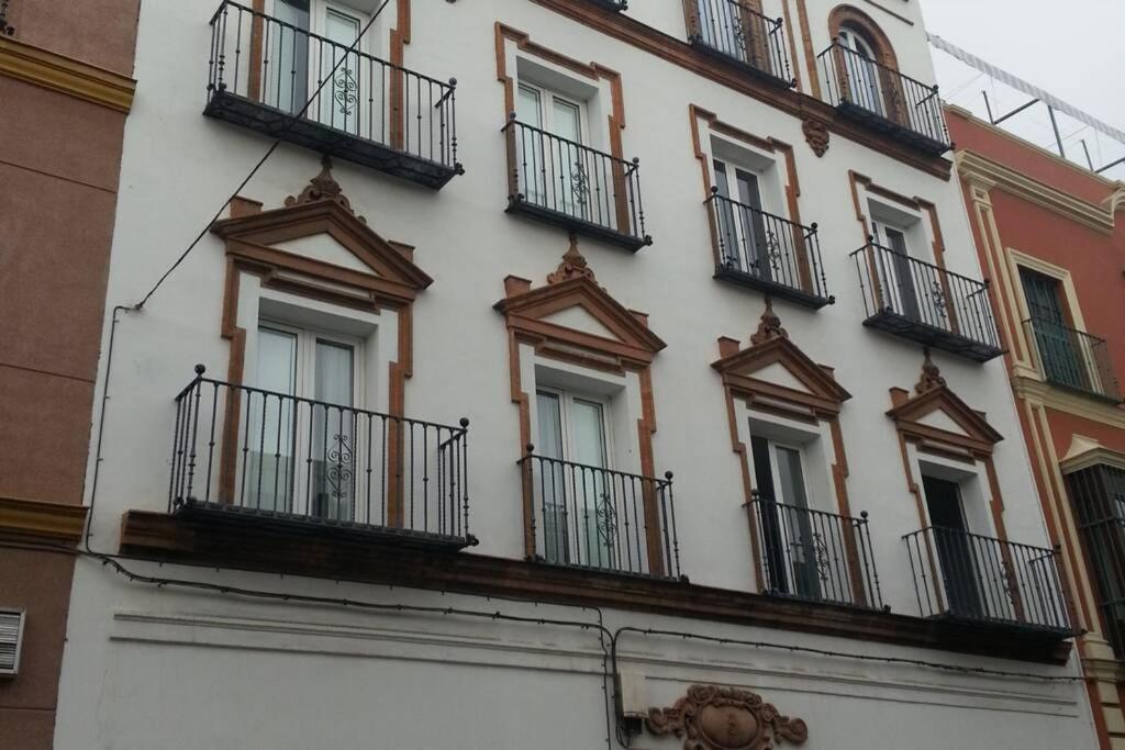 Alleanza, Puerta A Santa Cruz Sevilla Exterior foto